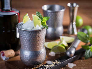 Cocktailrezept für einen aromatischen Mint Smash